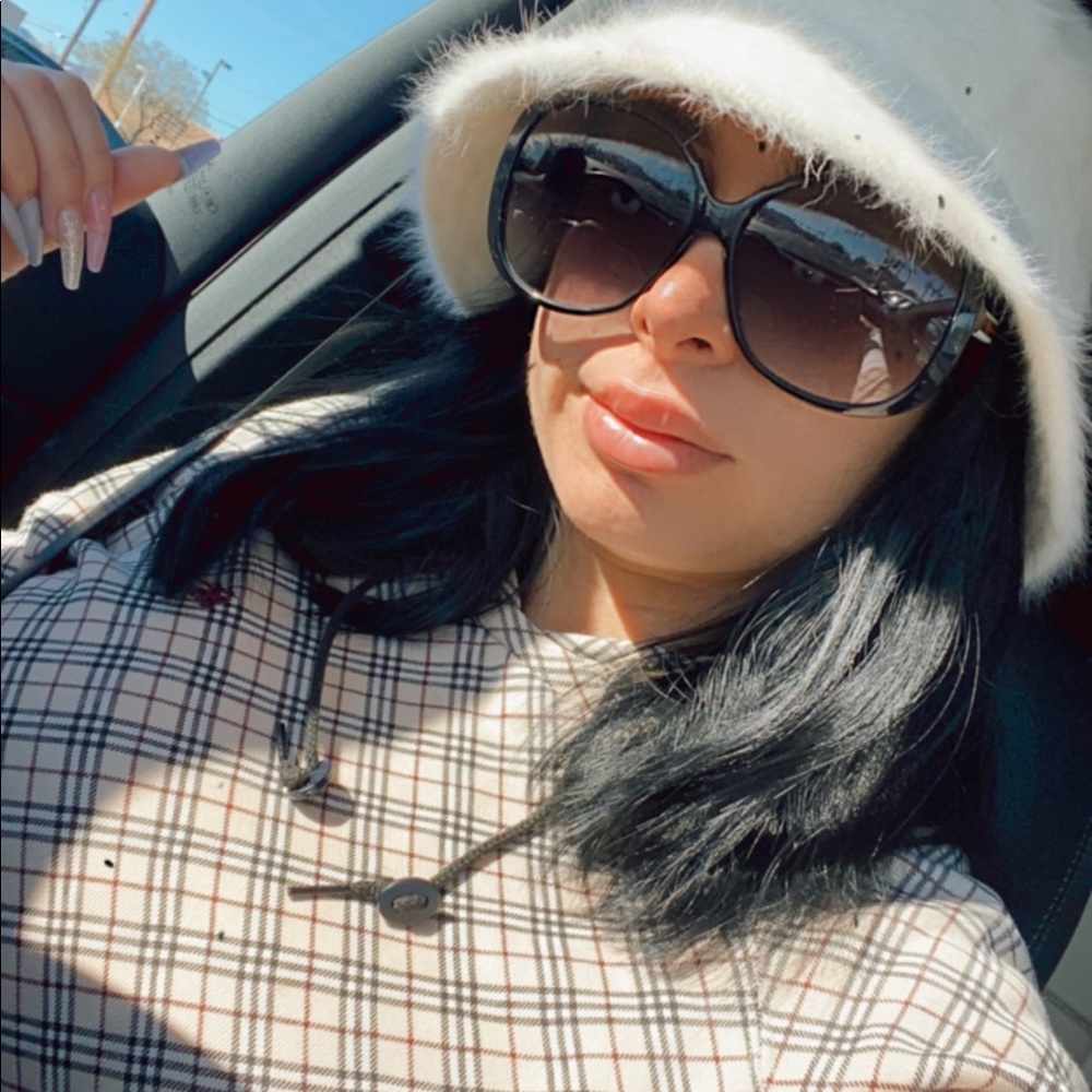 Meet your Posher, Valentina